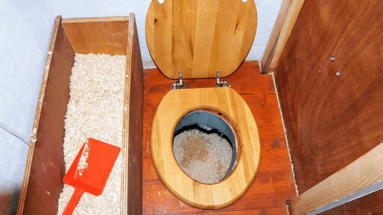 Do Composting Toilets Need Water and Electricity?