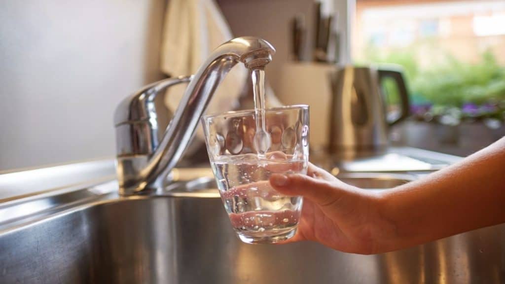 Turning Rainwater Into Drinking Water 3 Ways To Do It